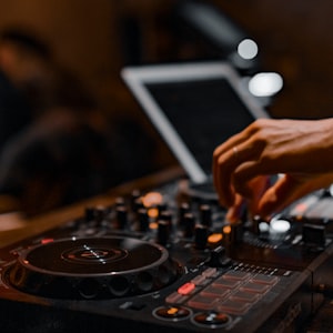 DJ嗨咯-周杰伦最好听的10首歌制作的连版串烧