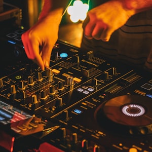 DJ富仔2014年全力制作第一张极品迷幻house串烧大碟