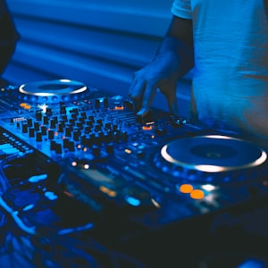 DJ黑毛-TT酒吧Club超嗨打碟混音music英文电音现场(可可DJ第三届串烧大赛)