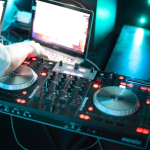 梅州DJ广仔_中英文Electro祝梦想人生舞曲网的所有兄弟姐妹们鼠年快乐