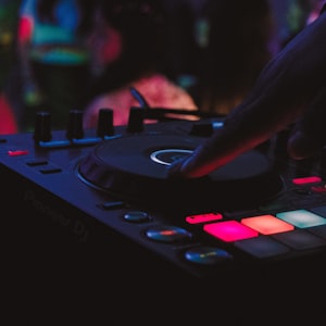 海口DJ啊杰-djaj2018年玛格鲁夜店v88包厢气氛House漂移动感跳舞专辑