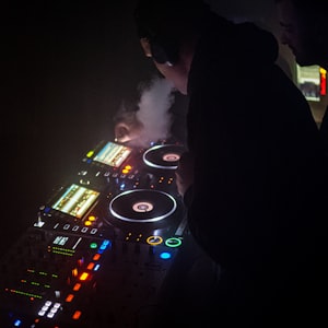海口DJ啊杰-djaj2018年精心打造青春无限东海岸迷幻夏日风情House魅音专辑