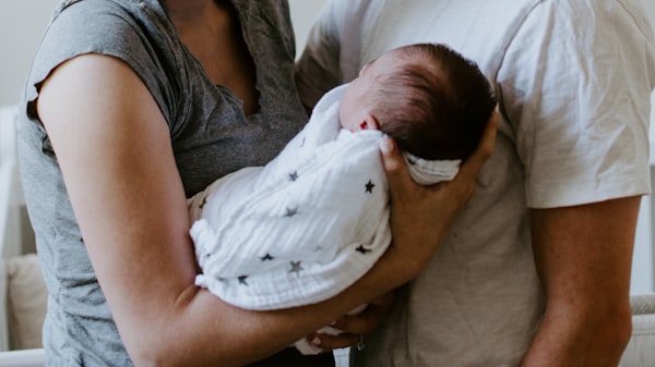 25 dicas para ajudar seu bebê a se desenvolver no primeiro ano de vida:

1. A importância do tummy t
