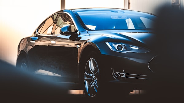 BYD, concorrente chinesa da Tesla, apresenta resultados abaixo das expectativas; no entanto, ações s