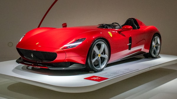"F1: Por que Leclerc recebe uma Ferrari personalizada de R$ 11 milhões? Confira os vídeos"