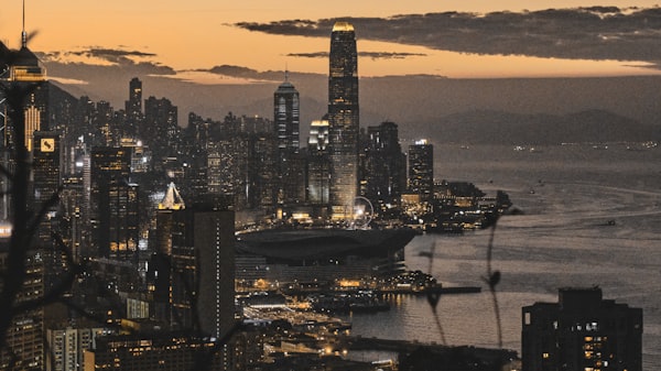 为什么选择香港作为网站服务器呢？寻找最佳服务器位置的关键因素