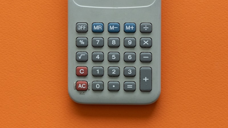 Does anyone know of a good “léase or buy” car calculator?