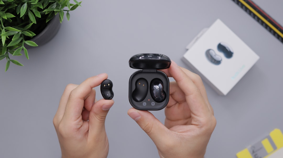 Samsung Galaxy Buds Live Charging Case & Earbud