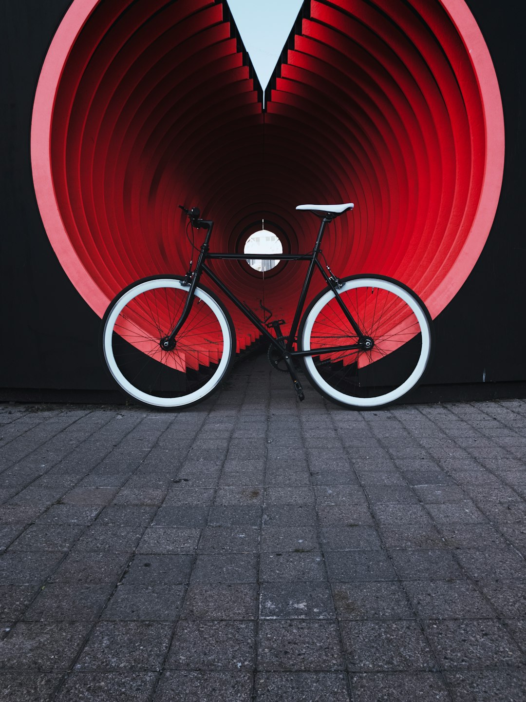 Vintage and minimal bicycle by @beekay on Unsplash