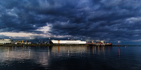 ship silhouette image